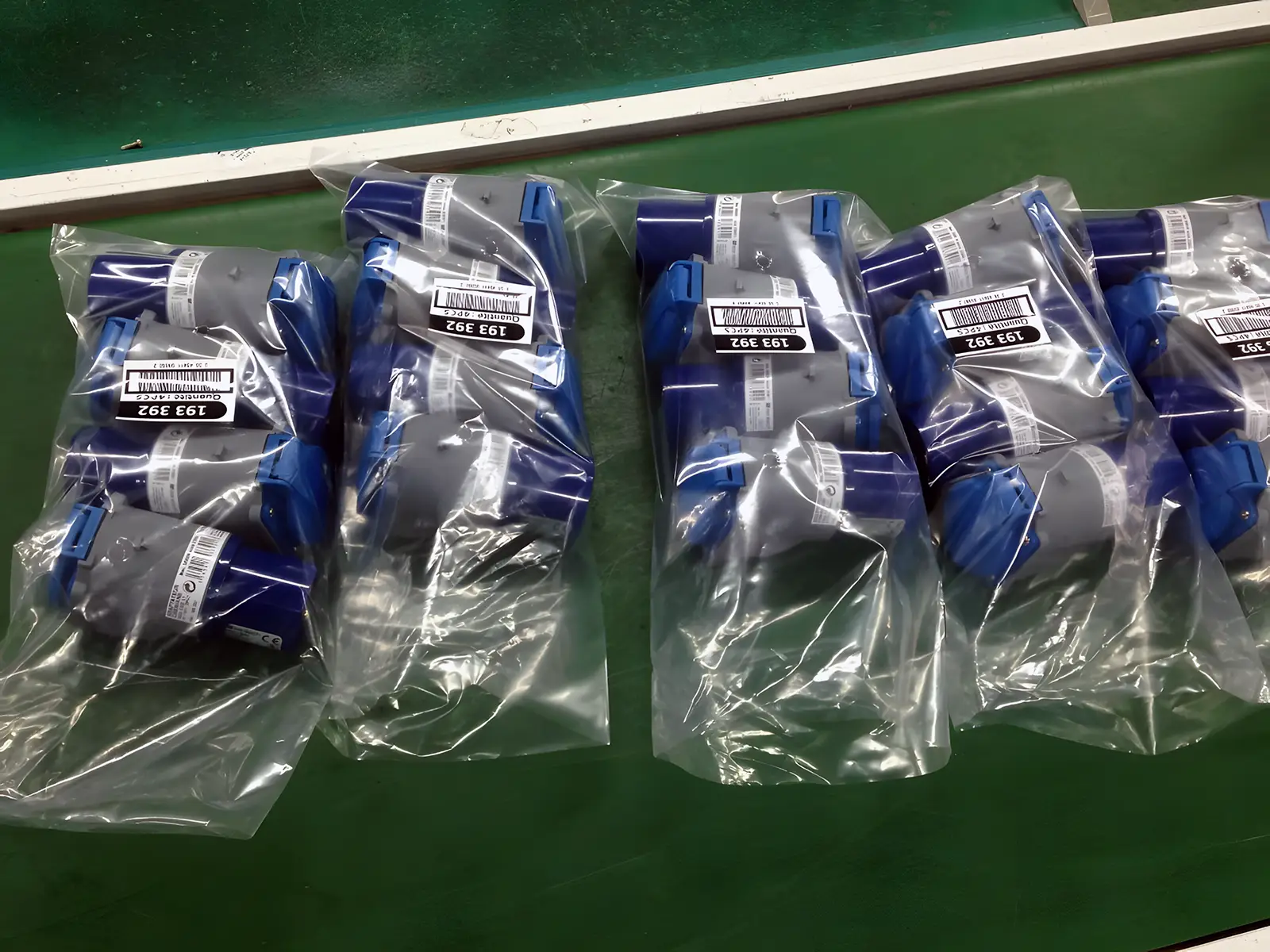 IEC 60309 Plug adapter custom package